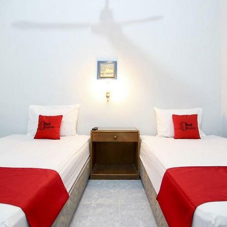 Hotel Reddoorz Syariah At Jalan Menteri Supeno à Yogyakarta Extérieur photo