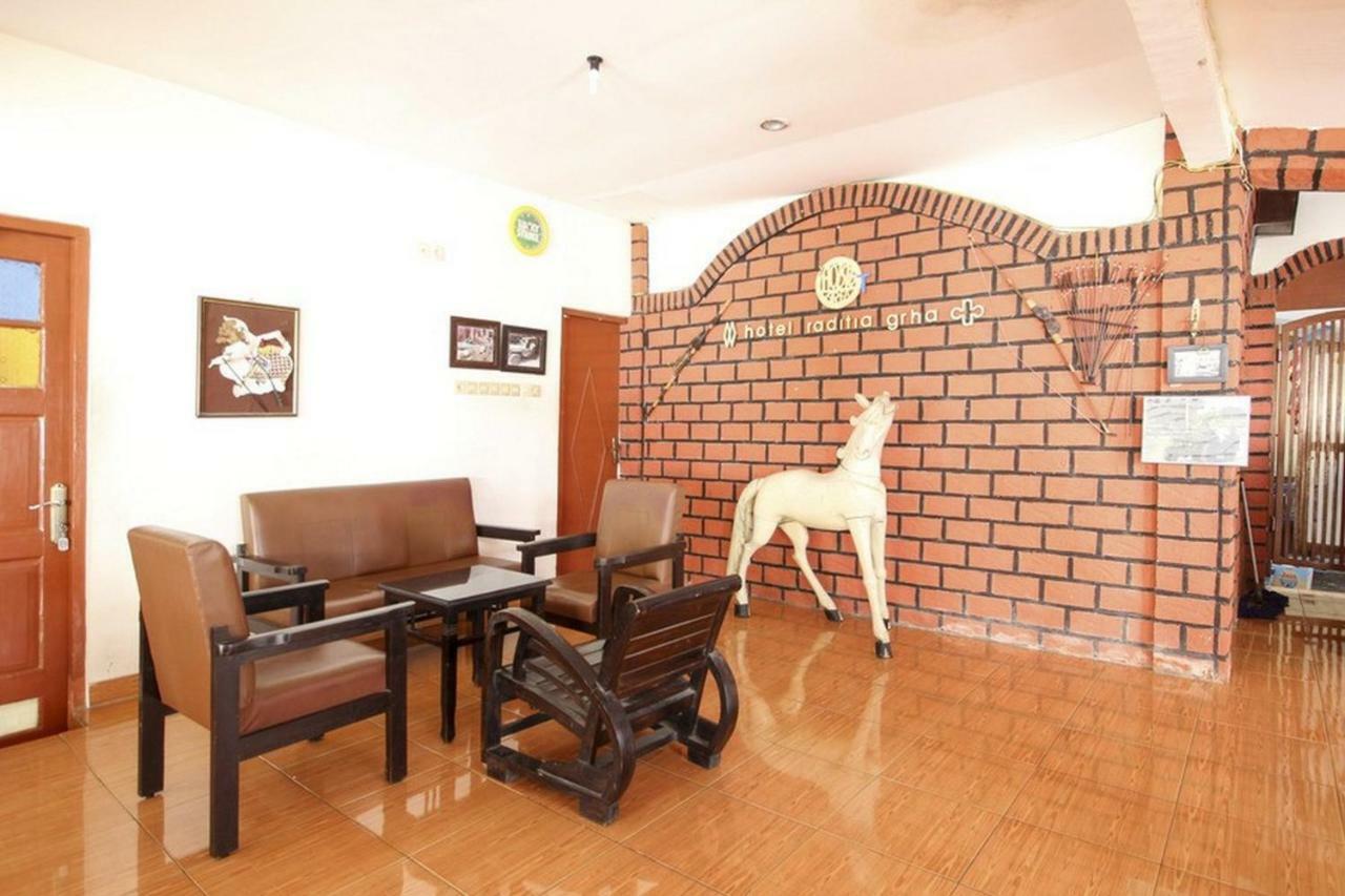 Hotel Reddoorz Syariah At Jalan Menteri Supeno à Yogyakarta Extérieur photo