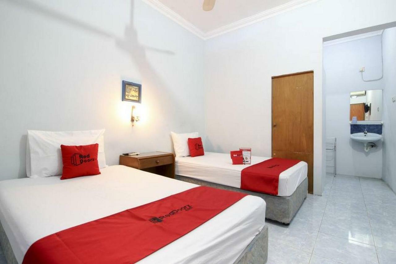 Hotel Reddoorz Syariah At Jalan Menteri Supeno à Yogyakarta Extérieur photo