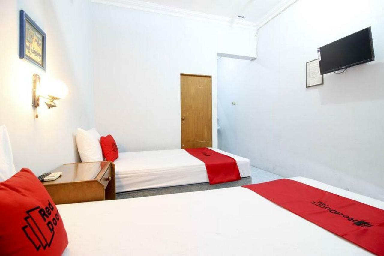 Hotel Reddoorz Syariah At Jalan Menteri Supeno à Yogyakarta Extérieur photo