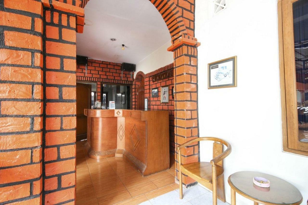 Hotel Reddoorz Syariah At Jalan Menteri Supeno à Yogyakarta Extérieur photo